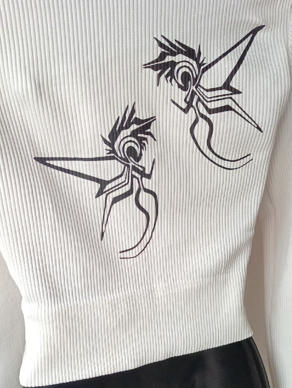 White Ribbed V-Notch Crop Top - Picture 9 of 10